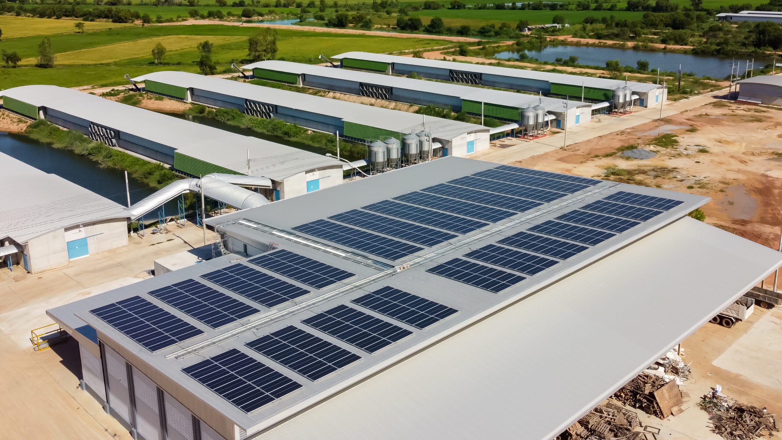 Solar,Panels,Installed,On,A,Roof,Of,A,Large,Industrial